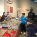 Stagiaires faisant du billard hollandais