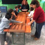 Stagiaires jouant au Sjoelbak